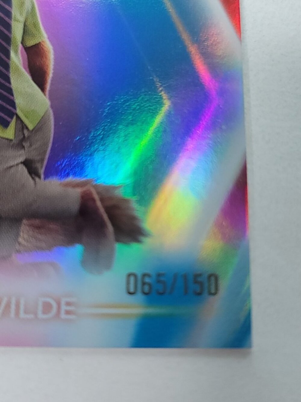 Nick Wilde Topps 2026 Disney Neon Holo Parallel Refractor Limited 065/150 - Picture 3 of 4